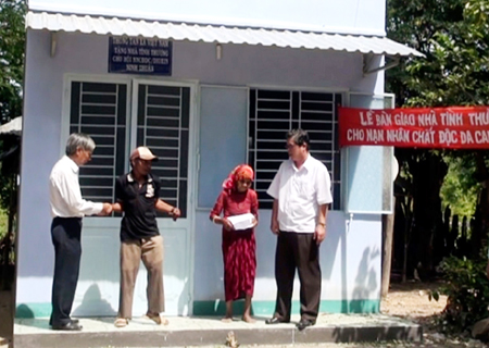 ການພົບປະແລກປ່ຽນວັດທະນະທຳ, ສິລະປະ ຫວຽດນາມ - ສ.ເກົາຫຼີ ສ້າງກອງທຶນເພື່ອຄວາມເຈັບປວດຍ້ອນທາດພິດສີສົ້ມ